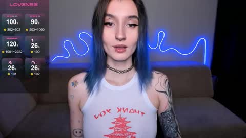 Snapshot of mika_reid chatting on 28, 11, 2025 Mika online show from 28, 11, 2025