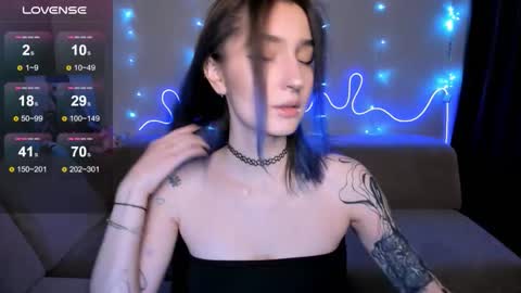 Snapshot of mika_reid chatting on 17, 12, 2025 Mika online show from 17, 12, 2025