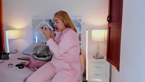 Mikaela blondie bigass online show from 17, 2, 2026