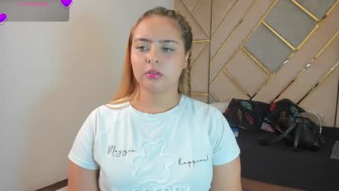 Snapshot of mikaelastonne chatting on 20, 4, 2026 Mikaela blondie bigass online show from 20, 4, 2026