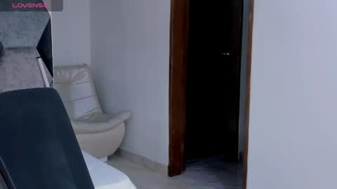 Snapshot of mikaelastonne chatting on 22, 5, 2026 Mikaela blondie bigass online show from 22, 5, 2026