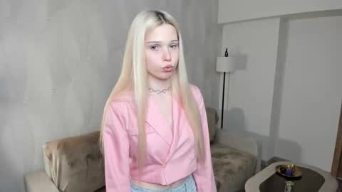 Snapshot of mikaelataron chatting on 1, 12, 2025 Angel girl online show from 1, 12, 2025