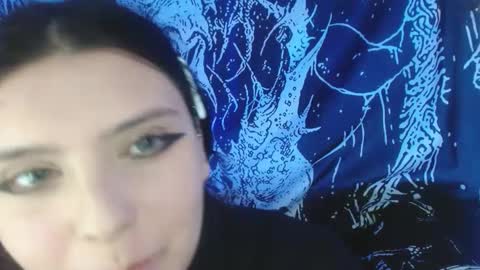 Snapshot of mikaskullcs chatting on 1, 10, 2025 Mika online show from 1, 10, 2025