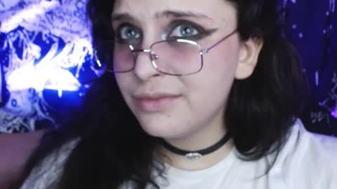 Snapshot of mikaskullcs chatting on 16, 10, 2025 Mika online show from 16, 10, 2025