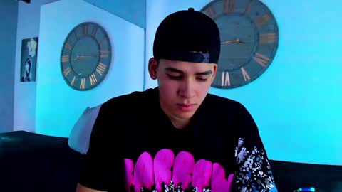 Mike 0233 online show from 12, 12, 2024