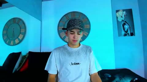 Mike 0233 online show from 22, 1, 2025