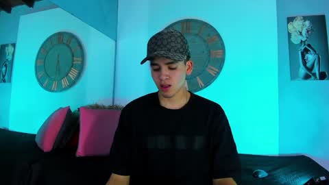 Mike 0233 online show from 24, 1, 2025