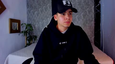 Mike 0233 online show from 11, 9, 2025