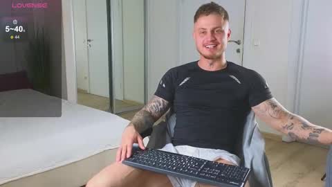 Snapshot of mike___magic chatting on 11, 10, 2025 Mike Magic online show from 11, 10, 2025