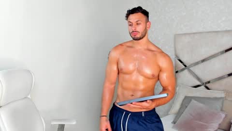 Snapshot of mike_belle chatting on 11, 12, 2024 Mike Belle online show from 11, 12, 2024