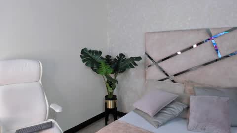 Snapshot of mike_belle chatting on 11, 12, 2024 Mike Belle online show from 11, 12, 2024