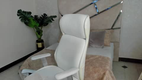 Snapshot of mike_belle chatting on 21, 12, 2024 Mike Belle online show from 21, 12, 2024