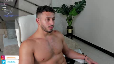 Snapshot of mike_belle chatting on 27, 12, 2024 Mike Belle online show from 27, 12, 2024