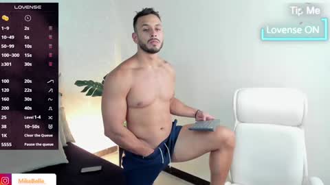 Snapshot of mike_belle chatting on 3, 2, 2025 Mike Belle online show from 3, 2, 2025