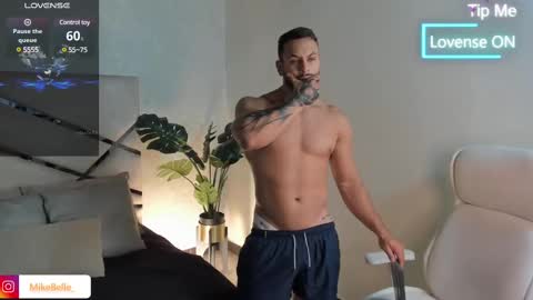 Snapshot of mike_belle chatting on 12, 2, 2025 Mike Belle online show from 12, 2, 2025