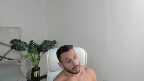 Snapshot of mike_belle chatting on 28, 2, 2025 Mike Belle online show from 28, 2, 2025