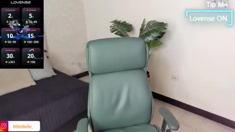 Snapshot of mike_belle chatting on 9, 9, 2025 Mike Belle online show from 9, 9, 2025