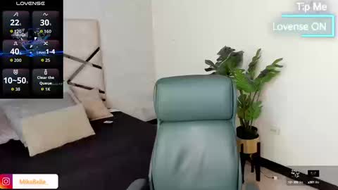 Snapshot of mike_belle chatting on 24, 9, 2025 Mike Belle online show from 24, 9, 2025