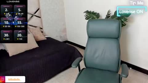 Snapshot of mike_belle chatting on 25, 9, 2025 Mike Belle online show from 25, 9, 2025