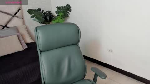 Snapshot of mike_belle chatting on 26, 10, 2025 Mike Belle online show from 26, 10, 2025