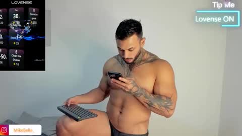 Snapshot of mike_belle chatting on 14, 11, 2025 Mike Belle online show from 14, 11, 2025