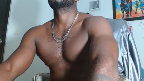 Snapshot of mike_kingcum chatting on 5, 1, 2025 mike online show from 5, 1, 2025