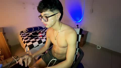 Snapshot of mike_pineapple chatting on 7, 10, 2025 Mike Pineapple online show from 7, 10, 2025