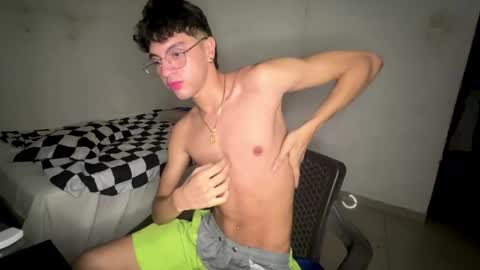 Snapshot of mike_pineapple chatting on 9, 10, 2025 Mike Pineapple online show from 9, 10, 2025