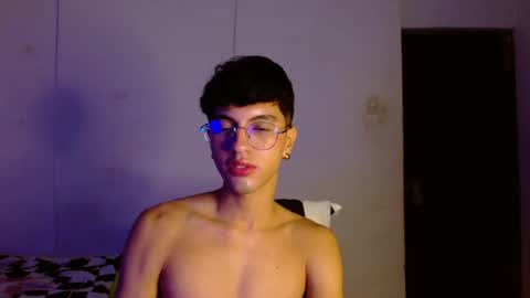 Snapshot of mike_pineapple chatting on 12, 10, 2025 Mike Pineapple online show from 12, 10, 2025