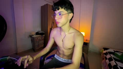 Snapshot of mike_pineapple chatting on 13, 10, 2025 Mike Pineapple online show from 13, 10, 2025