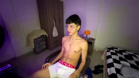 Snapshot of mike_pineapple chatting on 14, 10, 2025 Mike Pineapple online show from 14, 10, 2025