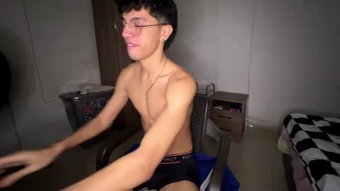 Snapshot of mike_pineapple chatting on 17, 10, 2025 Mike Pineapple online show from 17, 10, 2025