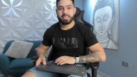 Mike Blare online show from 2, 1, 2025