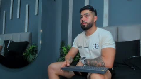 Mike Blare online show from 3, 2, 2025