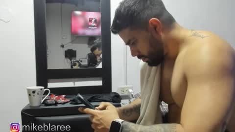 Snapshot of mikeblaree chatting on 30, 10, 2025 mikeblaree online show from 30, 10, 2025