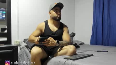 Snapshot of mikeblaree chatting on 5, 11, 2025 mikeblaree online show from 5, 11, 2025