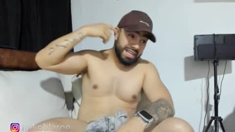 Snapshot of mikeblaree chatting on 15, 11, 2025 mikeblaree online show from 15, 11, 2025