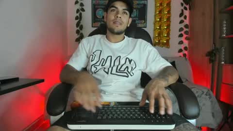 Snapshot of mikee_scooth chatting on 8, 1, 2025 mikee_scooth online show from 8, 1, 2025