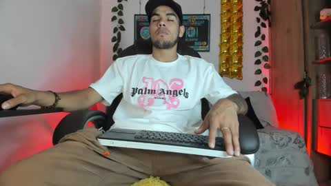 Snapshot of mikee_scooth chatting on 12, 1, 2025 mikee_scooth online show from 12, 1, 2025