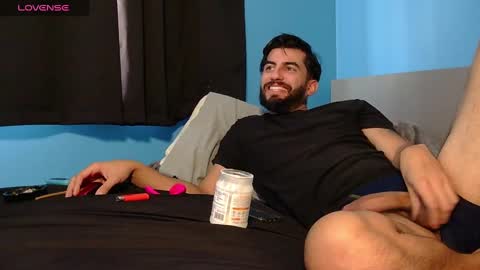 Snapshot of mikehawk1589 chatting on 14, 1, 2025 mikehawk1589 online show from 14, 1, 2025