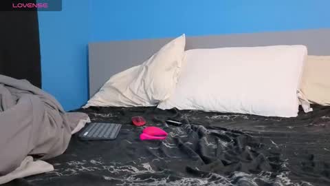 Snapshot of mikehawk1589 chatting on 14, 10, 2025 mikehawk1589 online show from 14, 10, 2025