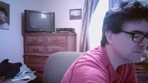 Snapshot of mikewulds chatting on 21, 4, 2026 Mike online show from 21, 4, 2026
