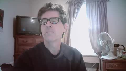 Snapshot of mikewulds chatting on 25, 5, 2026 Mike online show from 25, 5, 2026