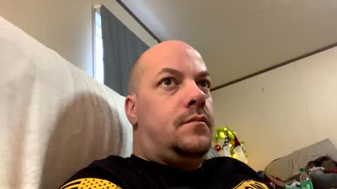 Snapshot of mikeylikesit2222 chatting on 8, 12, 2024 mikeylikesit2222 online show from 8, 12, 2024