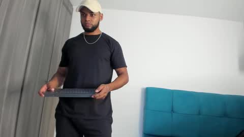 Snapshot of miky_xxx chatting on 6, 10, 2025 Miky online show from 6, 10, 2025