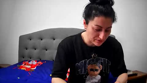 Snapshot of mikyloveu chatting on 3, 4, 2026 Mikyloveu online show from 3, 4, 2026