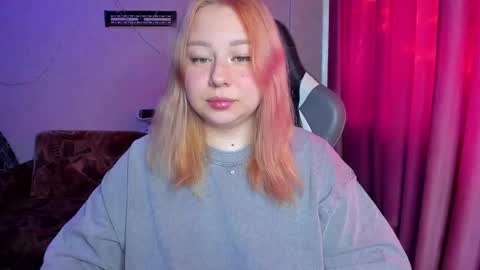 Snapshot of mila_foxxxy chatting on 9, 10, 2025 Mila shy sensual person online show from 9, 10, 2025
