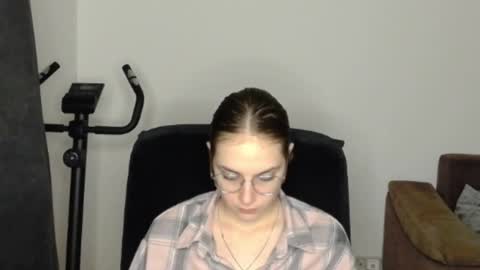 mila_keyy online show from 4, 6, 2026