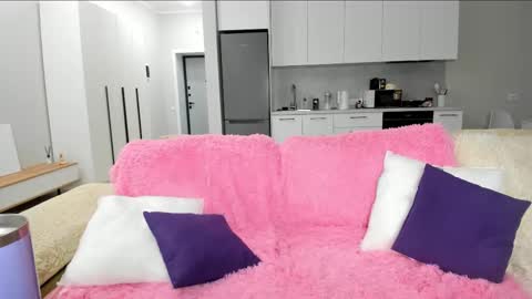 Snapshot of mila_killa chatting on 7, 11, 2025 Lilli online show from 7, 11, 2025