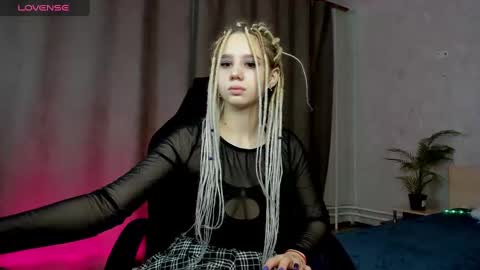 Snapshot of mila_kinor chatting on 26, 12, 2024 mila_kinor online show from 26, 12, 2024